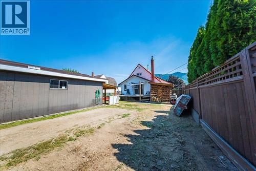 795 Kipling Street, Warfield, BC - Outdoor