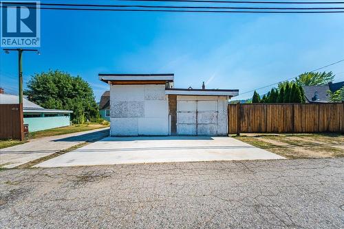 795 Kipling Street, Warfield, BC - Outdoor