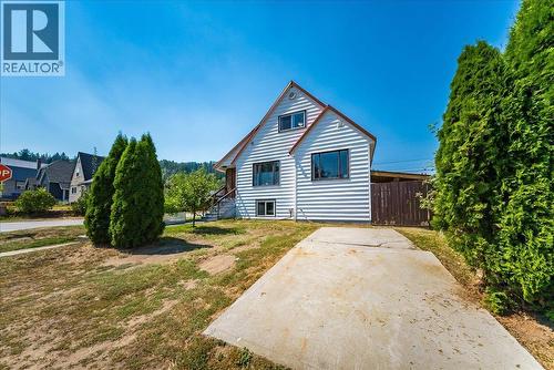 795 Kipling Street, Warfield, BC - Outdoor