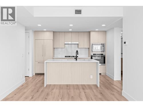1588 Ellis Street Unit# 1101, Kelowna, BC - Indoor Photo Showing Kitchen