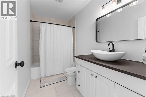 20 Lloyd Street, St. Catharines, ON - Indoor Photo Showing Bathroom