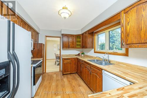 8759 Wellington 124 Road, Erin, ON - Indoor Photo Showing Kitchen With Double Sink