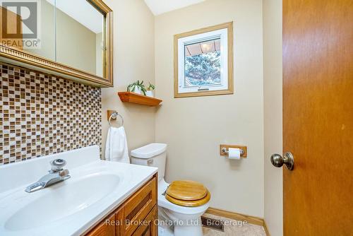 8759 Wellington 124 Road, Erin, ON - Indoor Photo Showing Bathroom