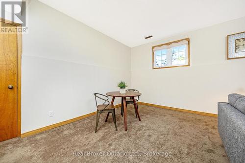 8759 Wellington 124 Road, Erin, ON - Indoor Photo Showing Other Room