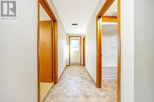 8759 Wellington 124 Road, Erin, ON - Indoor Photo Showing Other Room