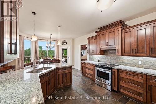 88 Conservation Trail, Centre Wellington (Belwood), ON - Indoor Photo Showing Kitchen With Double Sink With Upgraded Kitchen