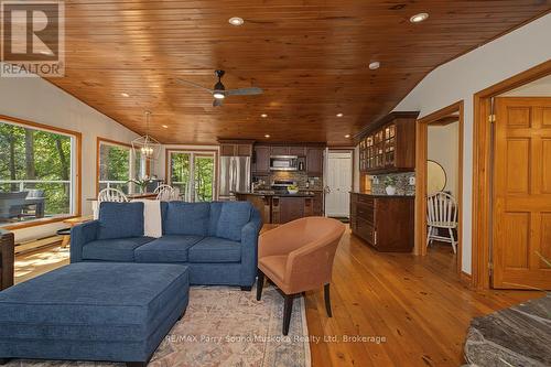 Updated windows - 13 Peak Path, Seguin, ON - Indoor Photo Showing Living Room