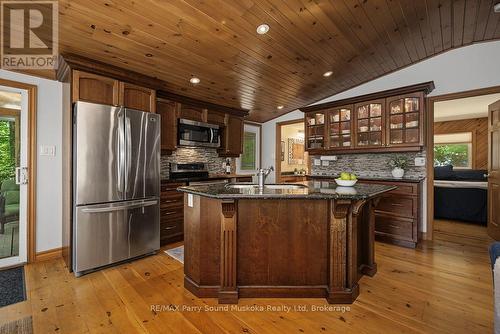 Custom kitchen w granite counters, center island - 13 Peak Path, Seguin, ON - Indoor Photo Showing Kitchen