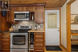Access to foyer & deck - 