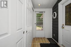 Foyer w storage - 