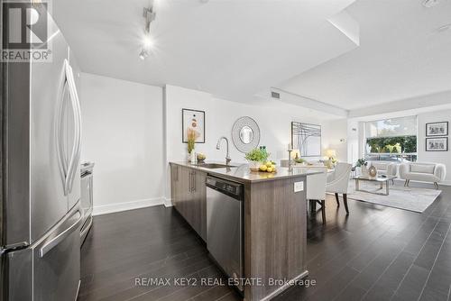 Th6 - 4011 Brickstone Mews, Mississauga, ON - Indoor Photo Showing Kitchen