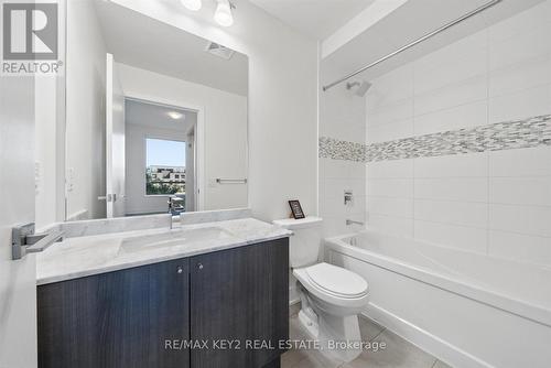 Th6 - 4011 Brickstone Mews, Mississauga, ON - Indoor Photo Showing Bathroom