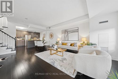 Th6 - 4011 Brickstone Mews, Mississauga, ON - Indoor Photo Showing Living Room