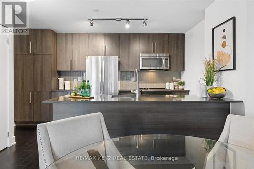 Th6 - 4011 Brickstone Mews, Mississauga, ON - Indoor Photo Showing Kitchen