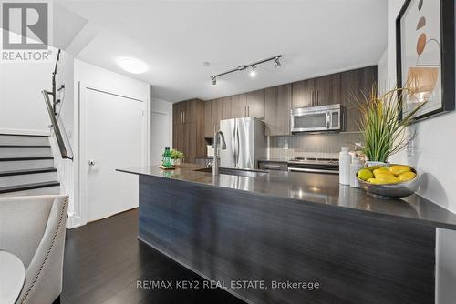 Th6 - 4011 Brickstone Mews, Mississauga, ON - Indoor Photo Showing Kitchen