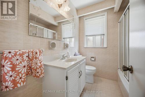 89 Wendell Avenue, Toronto, ON - Indoor Photo Showing Bathroom