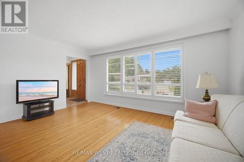 89 Wendell Avenue, Toronto, ON - Indoor Photo Showing Living Room