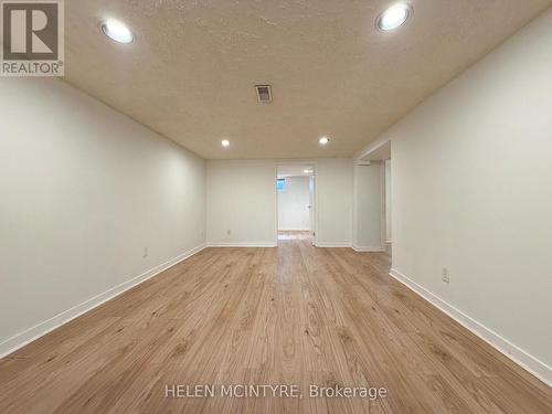 34 DUNNING CRESCENT , Toronto, Ontario M8W 4S8 4