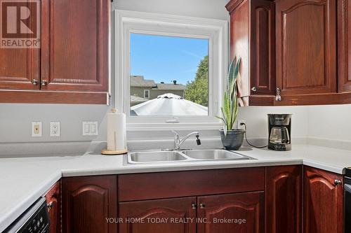 16 Normandy Boulevard, Halton Hills, ON - Indoor Photo Showing Kitchen With Double Sink