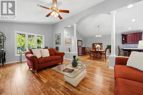 16 Normandy Boulevard, Halton Hills, ON - Indoor Photo Showing Living Room
