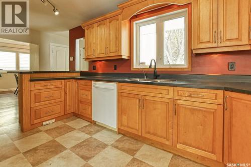 1321 Jubilee Avenue, Regina, SK - Indoor Photo Showing Kitchen