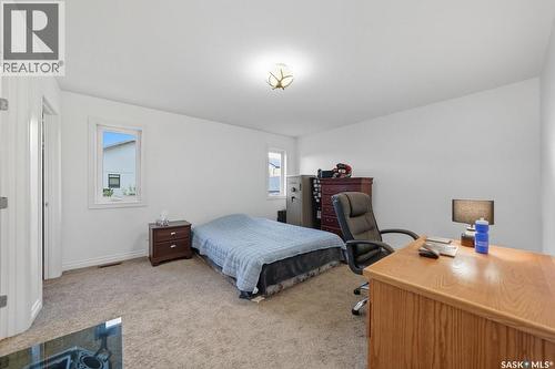455 Hastings Crescent, Saskatoon, SK - Indoor Photo Showing Bedroom