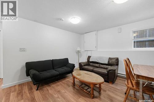 455 Hastings Crescent, Saskatoon, SK - Indoor Photo Showing Living Room