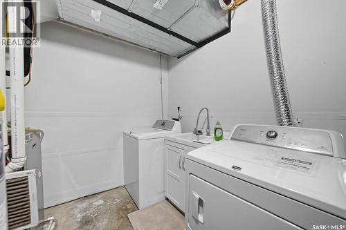 455 Hastings Crescent, Saskatoon, SK - Indoor Photo Showing Laundry Room