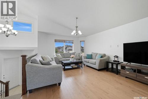 455 Hastings Crescent, Saskatoon, SK - Indoor Photo Showing Living Room
