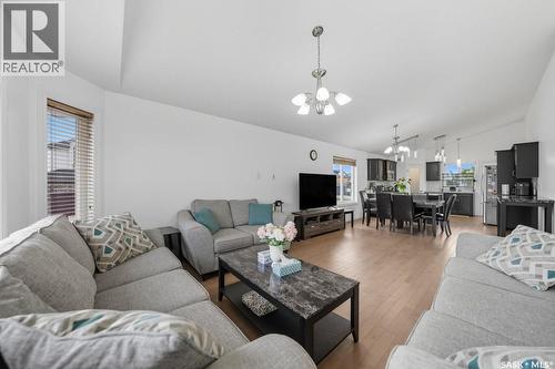 455 Hastings Crescent, Saskatoon, SK - Indoor Photo Showing Living Room