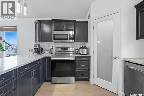 455 Hastings Crescent, Saskatoon, SK - Indoor Photo Showing Kitchen With Upgraded Kitchen