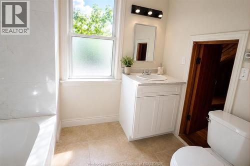 1430 Dougall, Windsor, ON - Indoor Photo Showing Bathroom