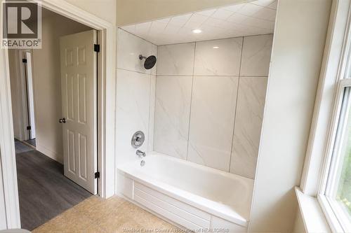1430 Dougall, Windsor, ON - Indoor Photo Showing Bathroom
