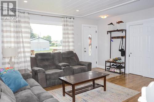 87 Murton Ave, Sault Ste. Marie, ON - Indoor Photo Showing Living Room