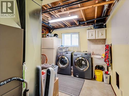 466 Second Avenue, Rivervale, BC - Indoor Photo Showing Laundry Room