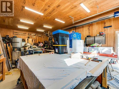 466 Second Avenue, Rivervale, BC - Indoor Photo Showing Garage