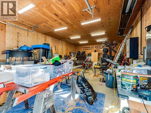 466 Second Avenue, Rivervale, BC - Indoor Photo Showing Garage