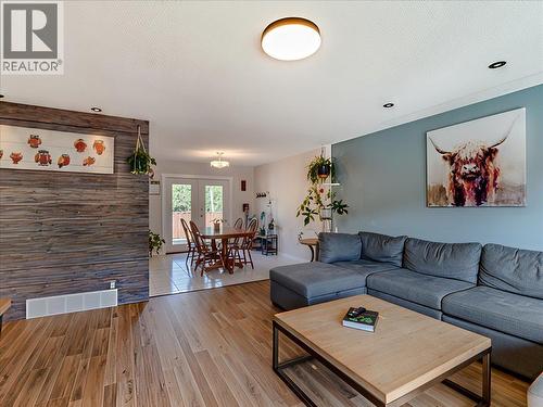 466 Second Avenue, Rivervale, BC - Indoor Photo Showing Living Room