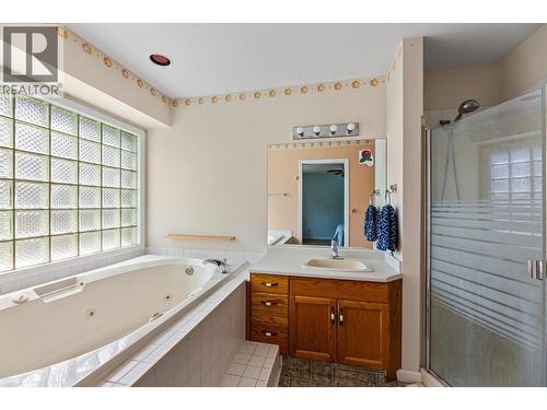 1881 Portland Place, Kelowna, BC - Indoor Photo Showing Bathroom