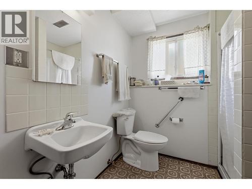 1485 Brentwood Road, West Kelowna, BC - Indoor Photo Showing Bathroom