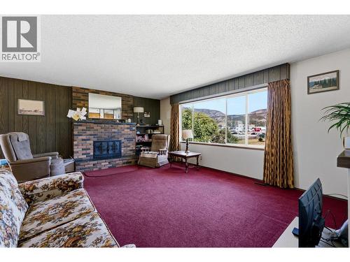 1485 Brentwood Road, West Kelowna, BC - Indoor Photo Showing Living Room With Fireplace