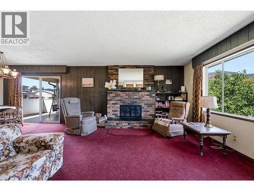 1485 Brentwood Road, West Kelowna, BC - Indoor Photo Showing Living Room With Fireplace