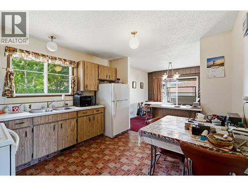1485 Brentwood Road, West Kelowna, BC - Indoor Photo Showing Kitchen With Double Sink