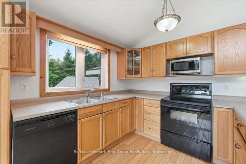 32 Skootamatta Lane, Tweed (Tweed (Village)), ON - Indoor Photo Showing Kitchen With Double Sink