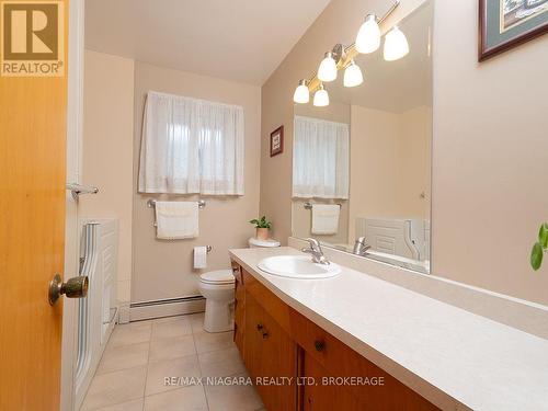 167 Wellington Street, Port Colborne (Killaly East), ON - Indoor Photo Showing Bathroom