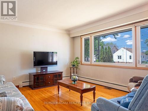 167 Wellington Street, Port Colborne (Killaly East), ON - Indoor Photo Showing Living Room