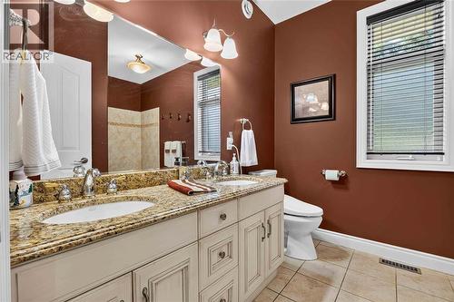 1622 Lena Court, Sarnia, ON - Indoor Photo Showing Bathroom