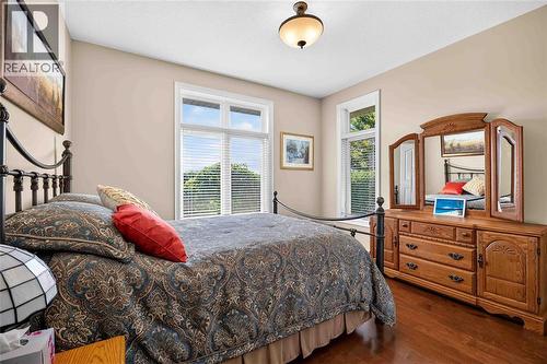 1622 Lena Court, Sarnia, ON - Indoor Photo Showing Bedroom