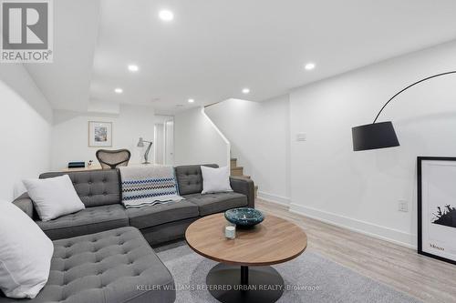 21 Millbrook Crescent, Toronto, ON - Indoor Photo Showing Living Room