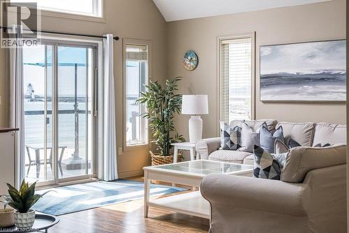 50 Grand River Line, Lowbanks, ON - Indoor Photo Showing Living Room